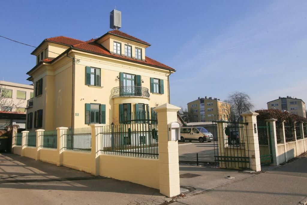Budget Dbl Studio Free Breakfast Любляна Екстер'єр фото